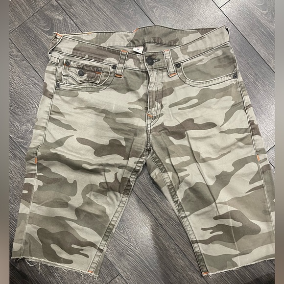 True Religion Other - True Religion slim SHORTS XL camouflage signature pocket 34 frayed